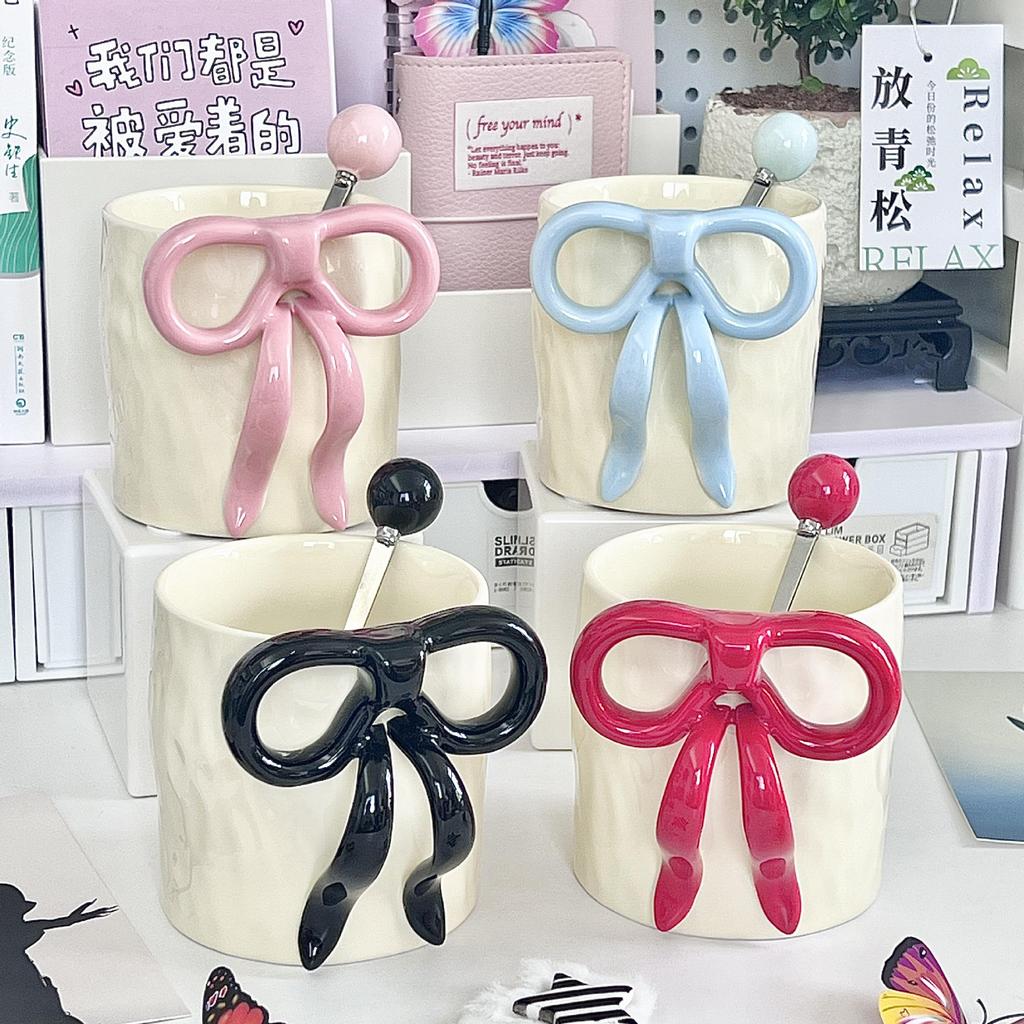 Send Girls Birthday Gifts, Girls' Heart Bows, Ceramic Mugs, Girlfriends' Practical Water Glasses, Souvenirs, Gift Boxes.