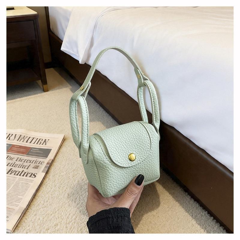 Convenience and Simplicity in Texture. Soft Leather Saddle-style Single-shoulder Lightweight Luxury Crossbody Small Bag.