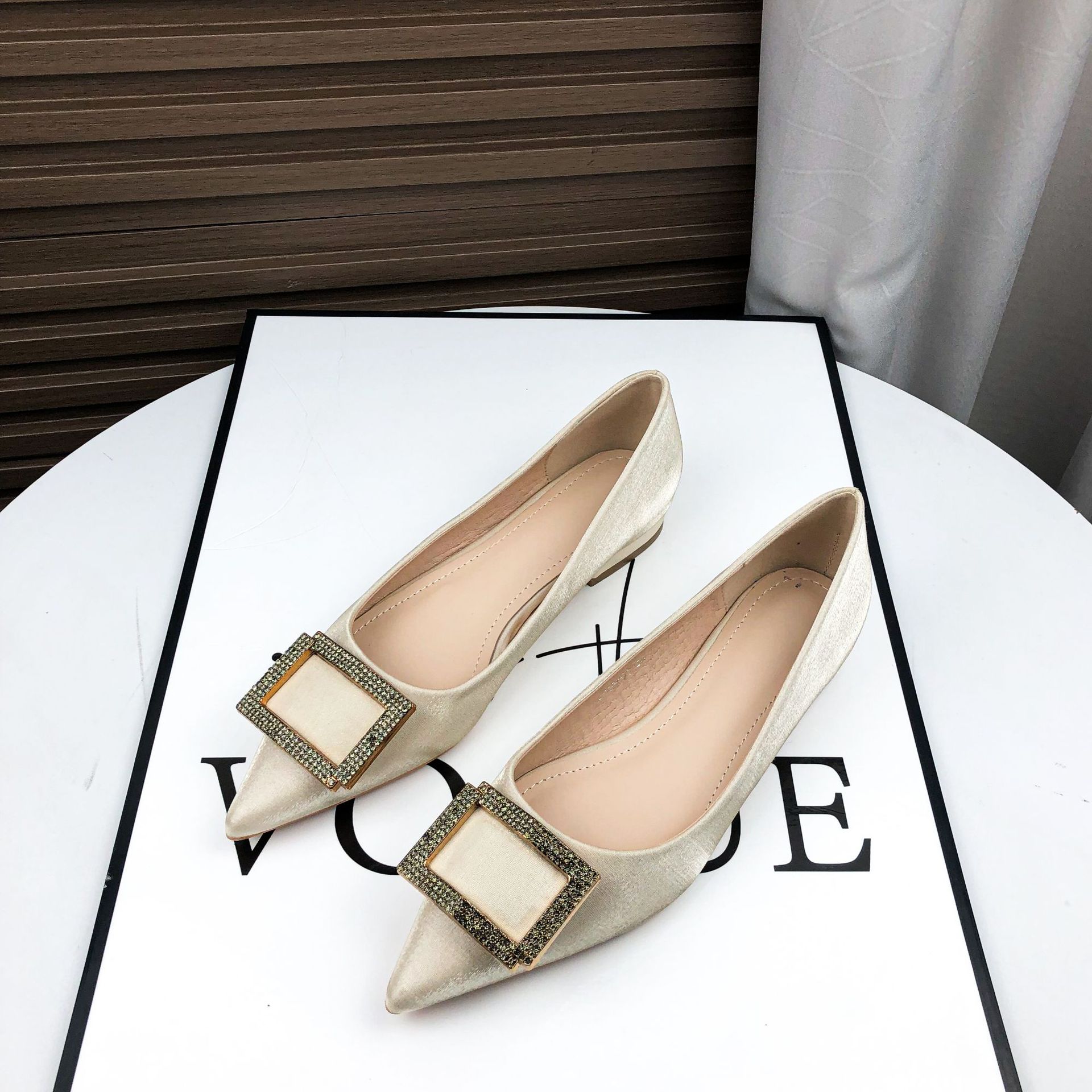 

Остроносые балетки темпераментные стразы стразы мягкая подошва для работы неглубокий вырез одинарные туфли 34