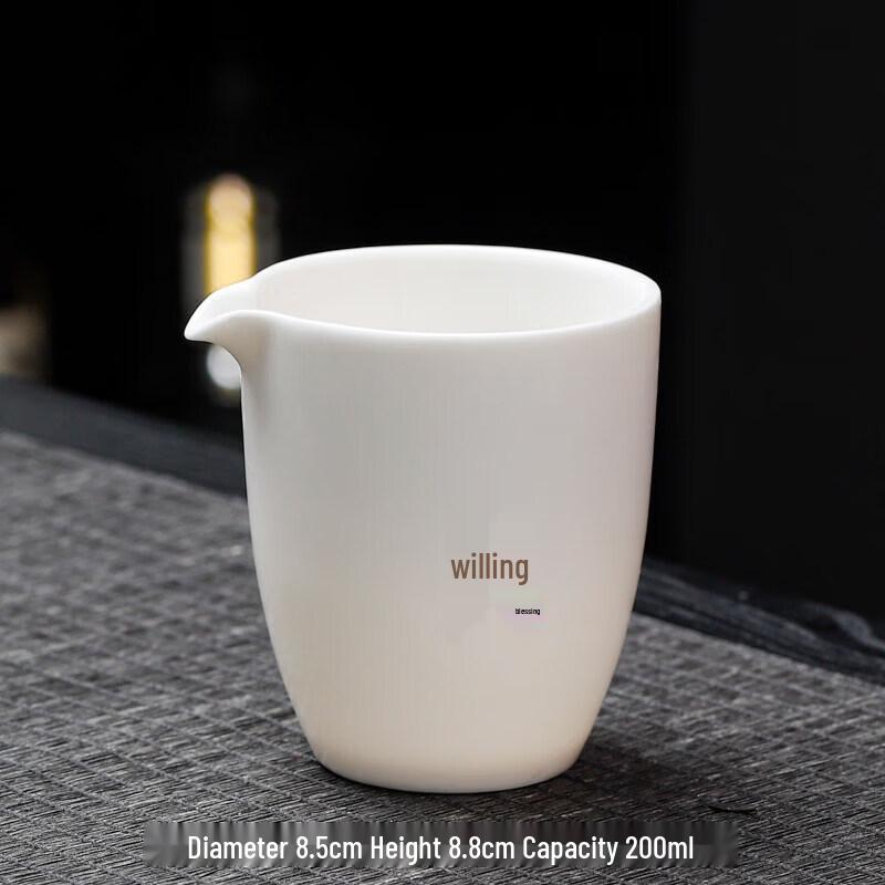 Qīwēi White Porcelain Tea Pitcher with Integrated Strainer