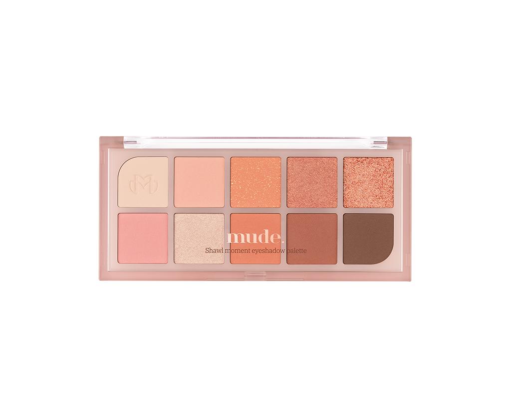 mude. Wählen Sie einen der acht Farbtöne der Moment Eyeshadow Palette.
