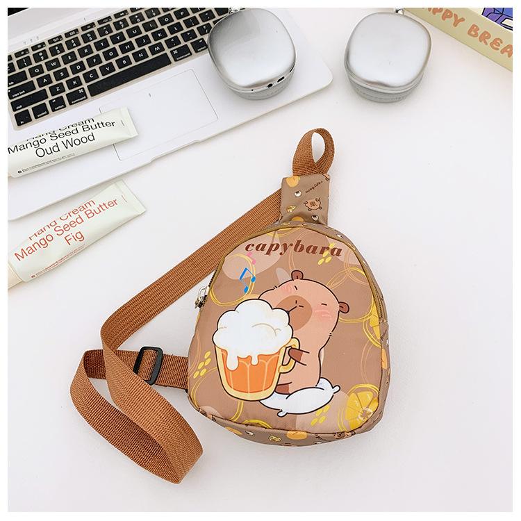 

Сумка-кроссбоди с принтом капибары, детская мультяшная сумка для отдыха на открытом воздухе, на плечо коричневый