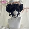 Sztuczna peruka Lolita z podwójnym kokiem loków, zawiera baczki i proste grzywki. Nadaje się dla kobiet do noszenia na co dzień, na wakacje, cosplay.