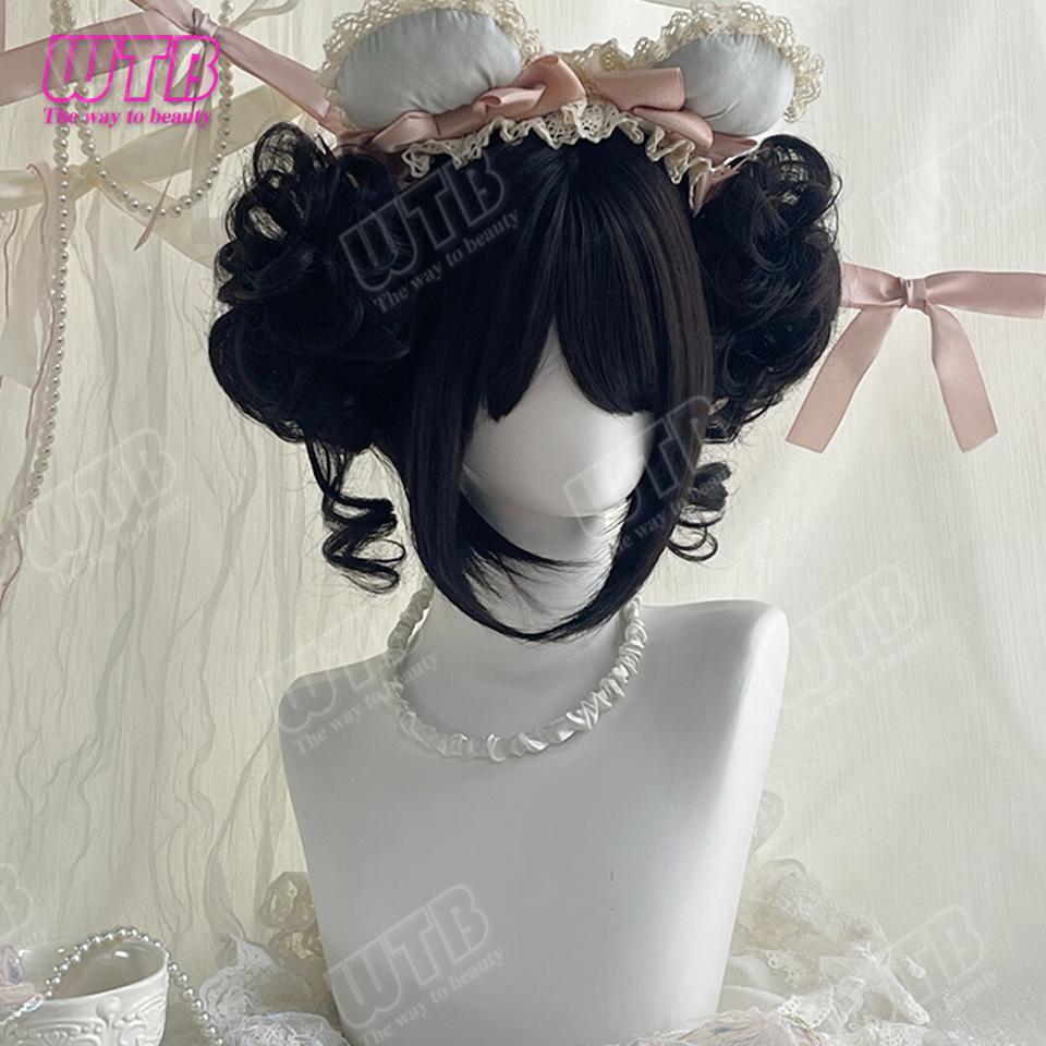 Sztuczna peruka Lolita z podwójnym kokiem loków, zawiera baczki i proste grzywki. Nadaje się dla kobiet do noszenia na co dzień, na wakacje, cosplay.