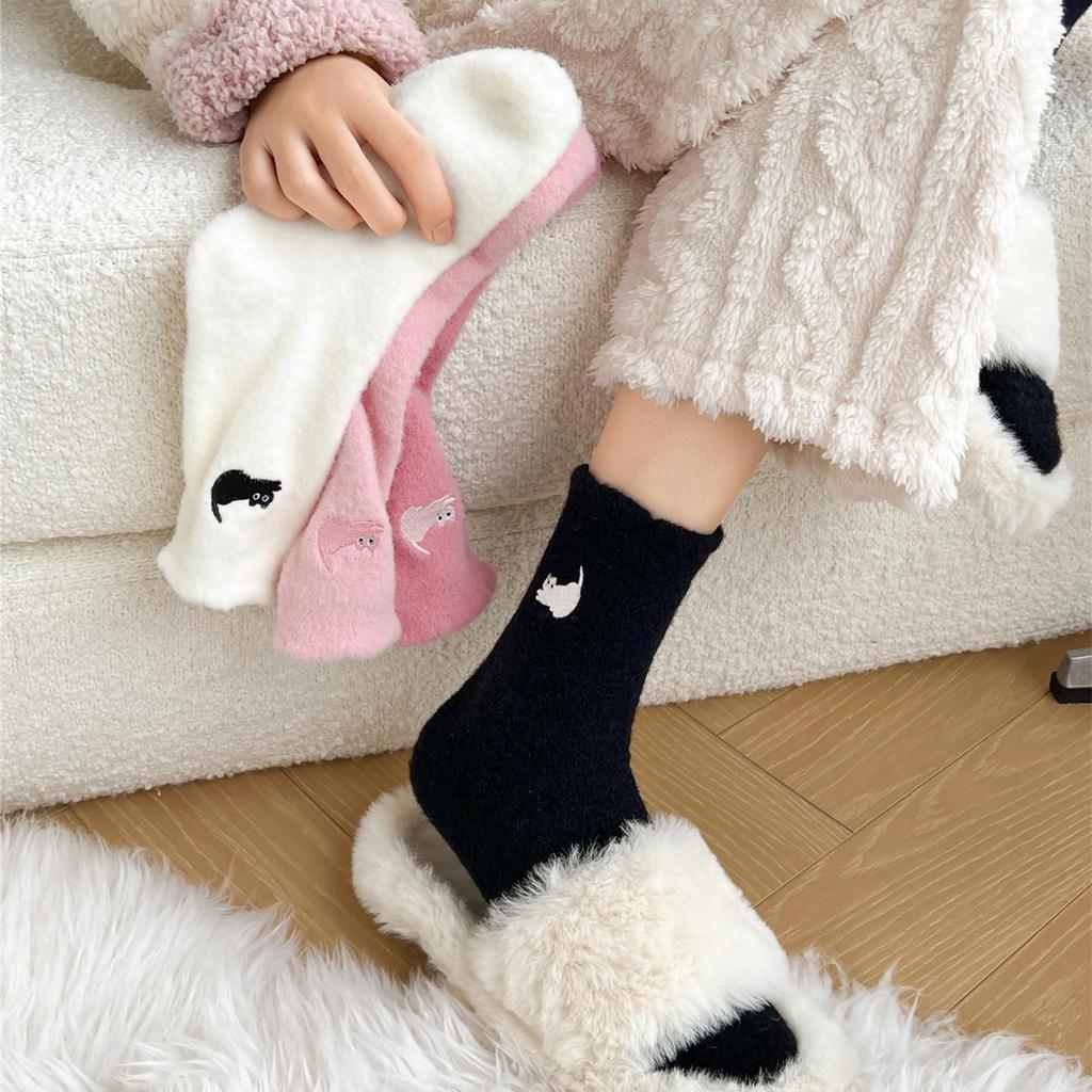 Women's Cartoon Kitten Embroidery Plus Velvet Mid-Calf Thick Socks - Cozy Autumn/Winter Footwear