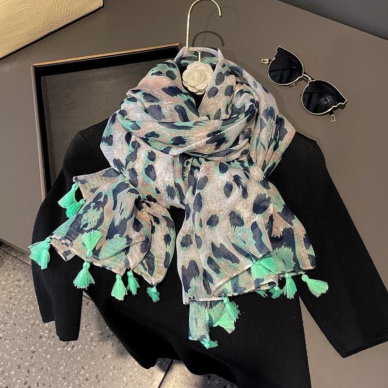 

31 Designs Autumn Vintage Floral Tassel Viscose Shawl Scarf Lady High Quality Wrap Pashmina Stole Bufandas Muslim Hijab 180*90Cm