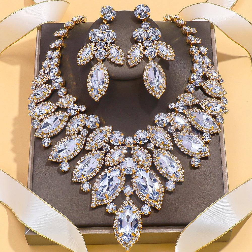 European and American Luxury Leaf Necklace Set, Retro Exaggerated Rhinestone Earrings, High-end Necklace Jewelry Set