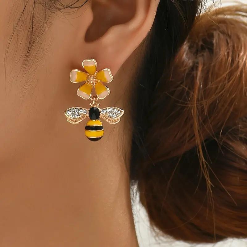 Korean Style Bee Dangle Earring For Women Fashion Creative Design Yellow Flower Drop Earrings Rhinestones Beautiful Zircon Gift