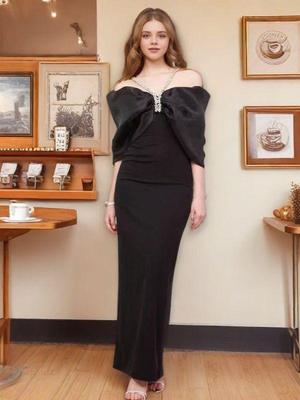 Elegante Abito da Sera con Spalline e Strass