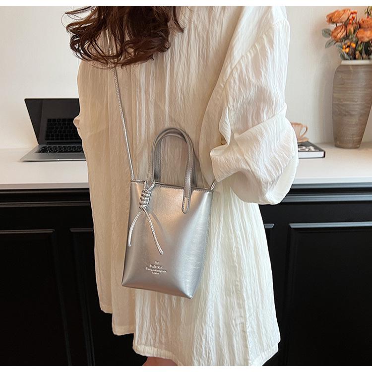 2024 Trendy Solid Color Women's One-Shoulder Crossbody Bag: New Style, Simple and Popular for Commuters