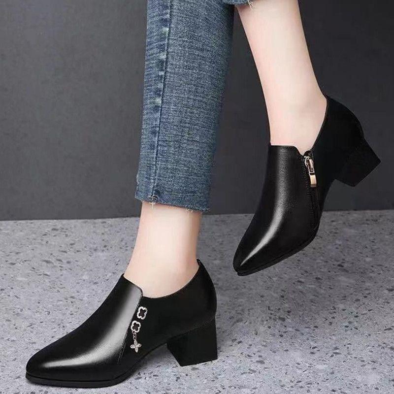 Autumn and Winter Women's Classic Pointed Toe Black PU Leather Lace Up Shoes Lady  Comfort  Boots