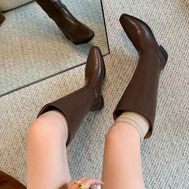 Autumn and winter women's leather boots rear zipper leather large size women's boots versatile pointed new middle heel cowhide Martin boots women