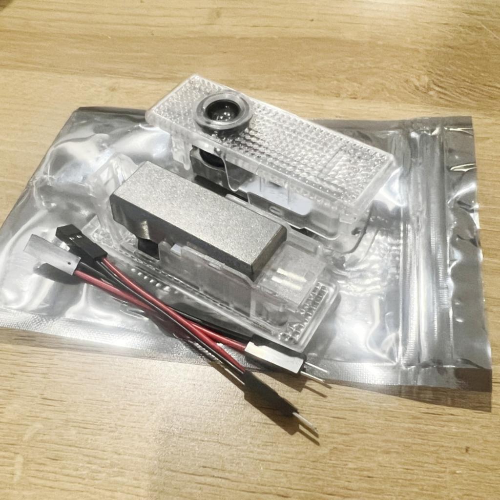 2/4pcs Car LED welcome lamp is suitable for BMW 1 series E81 E82 E87 E88 F20 F21 04-18 /2 4 5 6 7 series decorative lighting. CUZ1