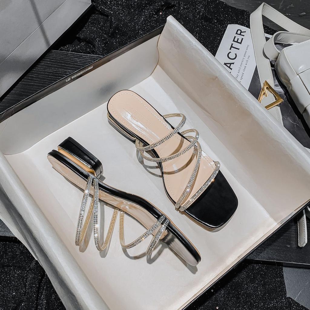 Fashion crystal narrow band sandalias mujer low heel clear slippers women rhinestone strap flip flops shiny party shoes big size 43