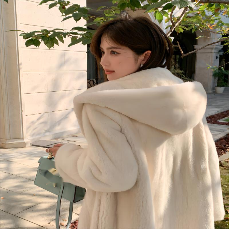 Paltonă de blană de nurcă imitație cu glugă extinsă de toamnă și iarnă pentru femei.