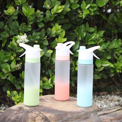 700ml Sprühwasserflasche Große Kapazität Tragbar Outdoor Sport Mode Niedlich Trinkplastikflaschen BPA-frei Umweltfreundlich