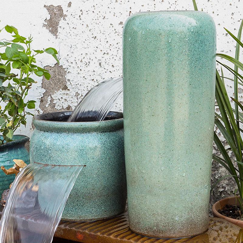 Komplettes Wasserfall-Dekoration Keramik-Aquarium mit zirkulierendem Wasser und Filter für die Wasserlandschaftsgestaltung.