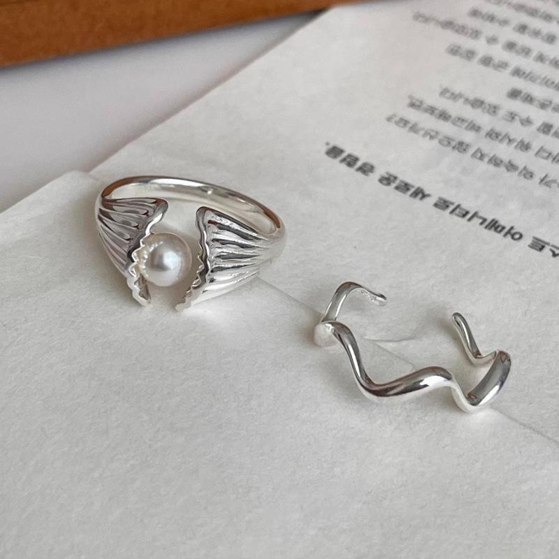 Modern Adjustable Minimalist Ring For Women With Unique Shell Pearl Accent