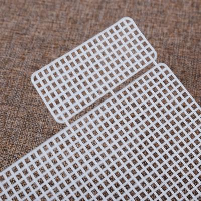 Plastová síťovina na výrobu tašek, západka, háček, tašky vyrobené, řemeslné tašky, tkaní, materiál, plastová mřížka, háček, DIY řemesla, příslušenství