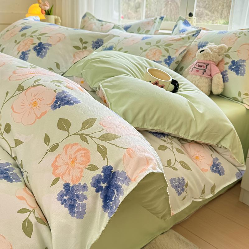 Simple Four-Piece Brushed Cotton Bedding Set: Skin-Friendly Duvet Cover, Washed Cotton Bed Sheet, Ideal for Student Dorms. 150x200cm Duvet Cover Only