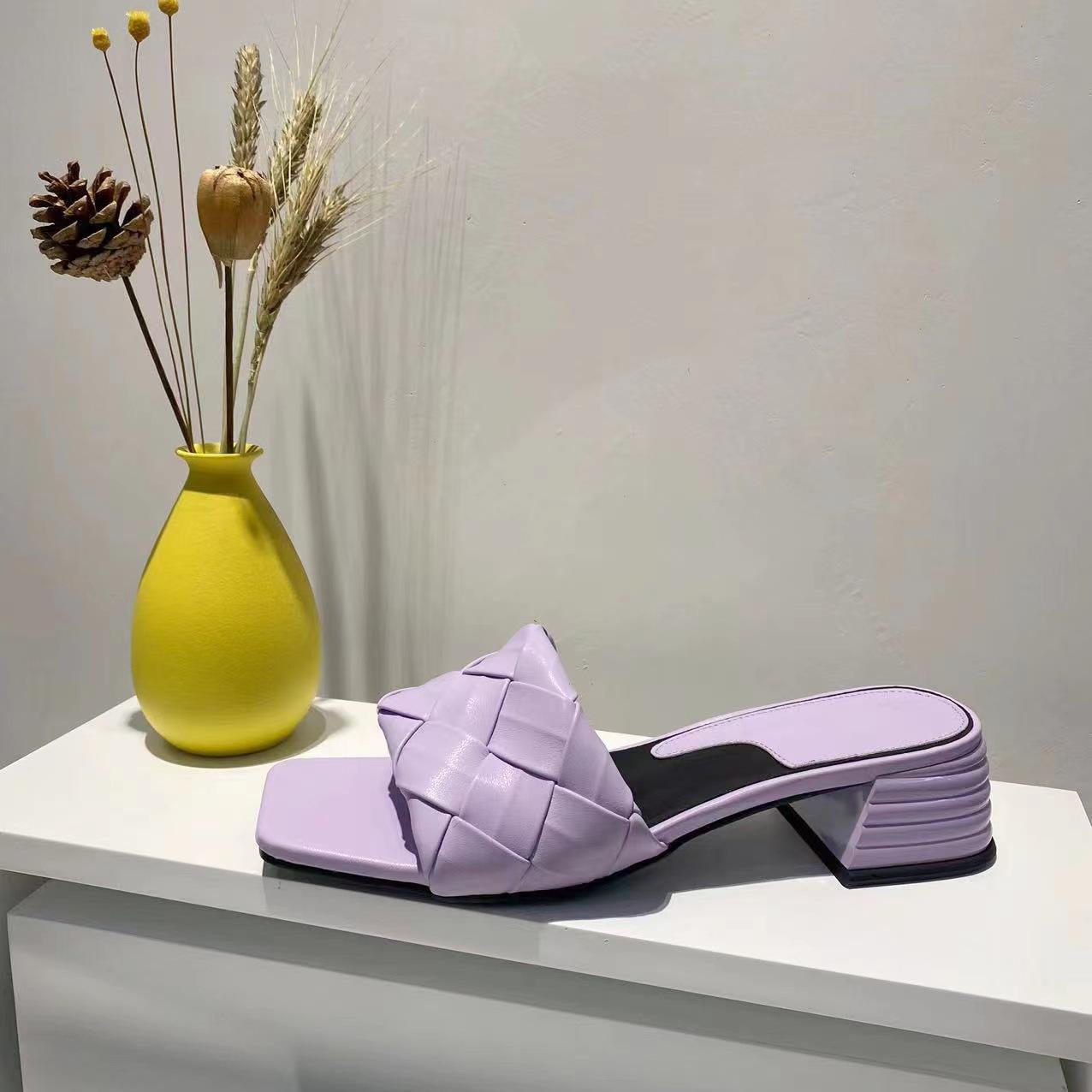 

Жіночі шльопанці з квадратним носком і товстим середнім каблуком, лаконічні тапочки, жіночі модні повсякденні туфлі, літні фіолетові, чорно-білі 41 39 фіолетовий