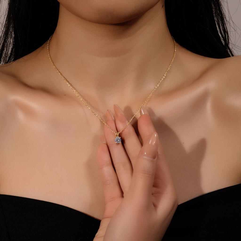 Titanium Steel Single Diamond Pendant Necklace Light Luxury Simple Four-Claw Diamond Collarbone Chain Niche Design Jewelry