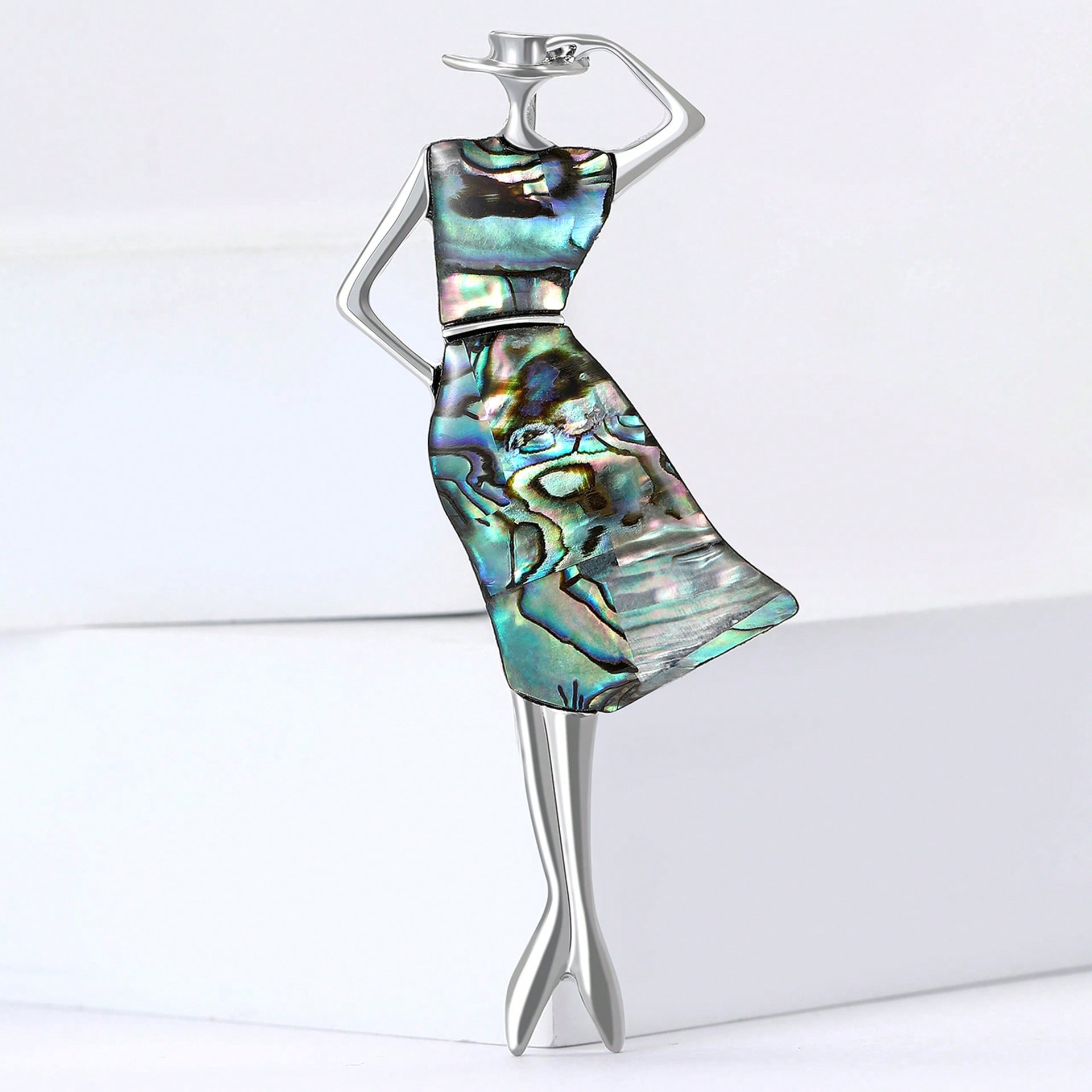 

Европейская и американская летняя брошь в виде шляпы из серебристого сплава, брошь «Девушка, собирающая шляпы», персонализированная модная женская одежда, нагрудное украшение, ювелирная брошь разноцветный