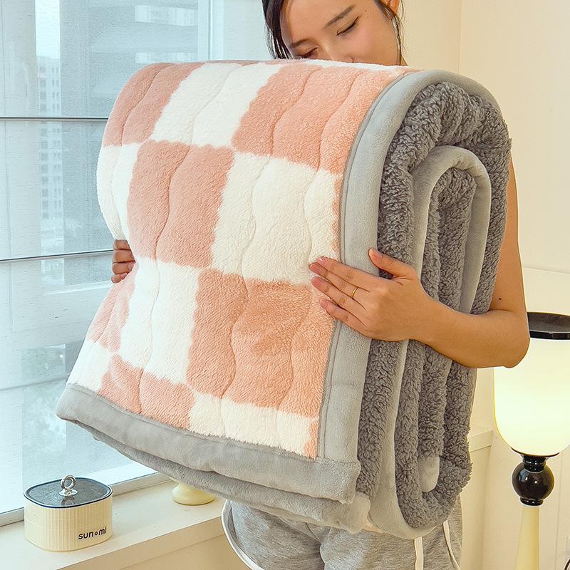 Checkerboard Double-Sided Fleece Blanket for Car, Sofa, Camping – Autumn/Winter Thickened