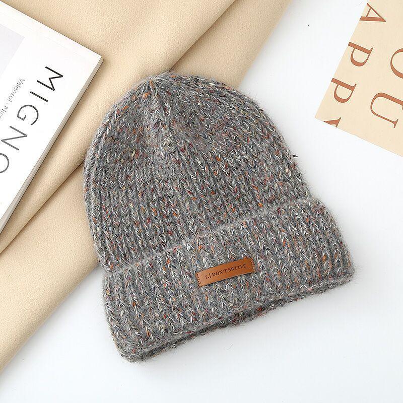 Wool hat women's winter fashion shows a small face, ear protection, warm and cold protection, large head circumference thickened knitted wool hat, c