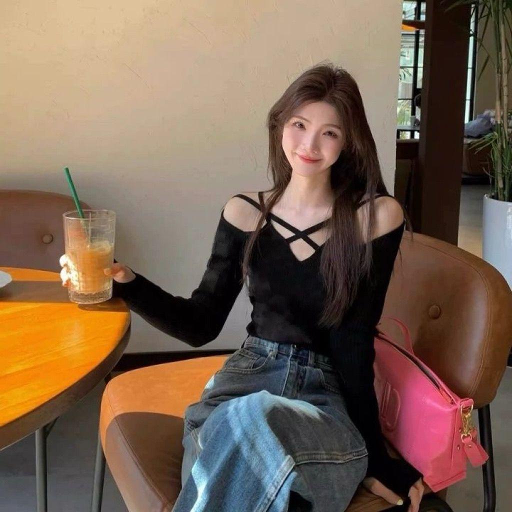 Spicy Girl Off-Shoulder Black Slim Fit Autumn T-Shirt