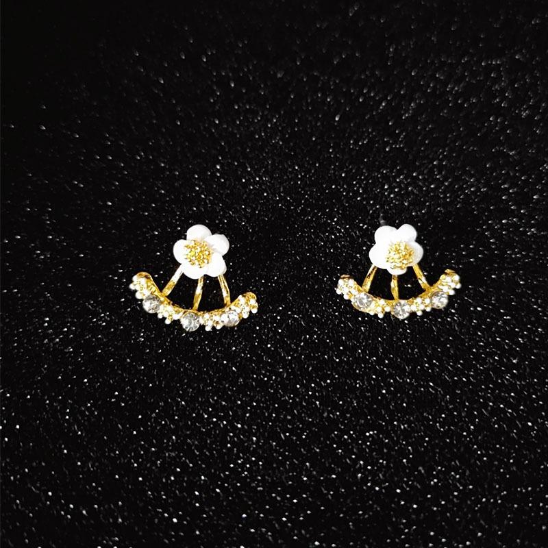 Small Daisy Flower Stud Earrings, Chrysanthemum Earrings, Exquisite Women's Earrings, Fashionable and Versatile