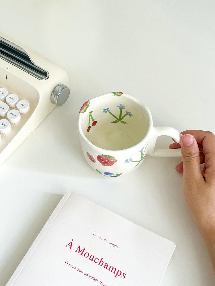 1pcs Cute hand-held heart-shaped handle, milky white ceramic small fresh mug, water cup, coffee cup