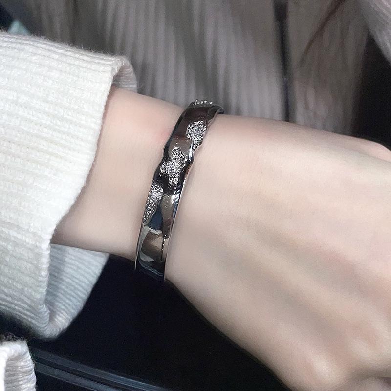 Fashion Heavy Industry Niche Bracelet Cold Wind High Sense Design Sense Men And Women Minimalist Couple Bracelet