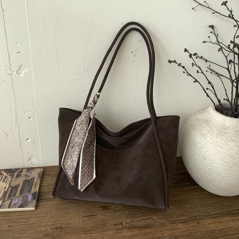 

2026 Popular Tote Bag Versatile Large-capacity Commuter Shoulder Bag Soft Surface Fashiable Simple Underarm Bags
