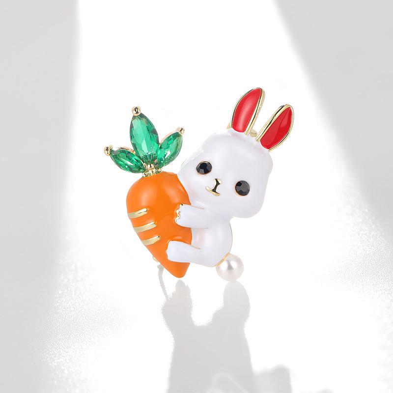 Fashion Cartoon Rabbit Brooch with Carrot and Zirconia – Cute Corsage Pin Gift