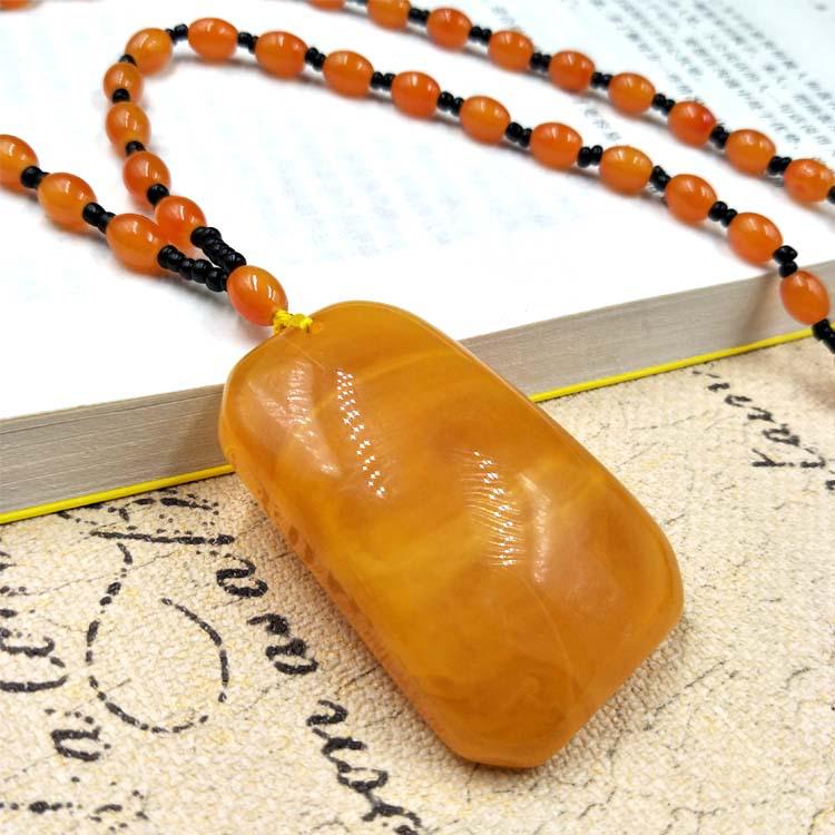 Náhrdelník s jantárovým príveskom v etnickom štýle, retiazka na sveter