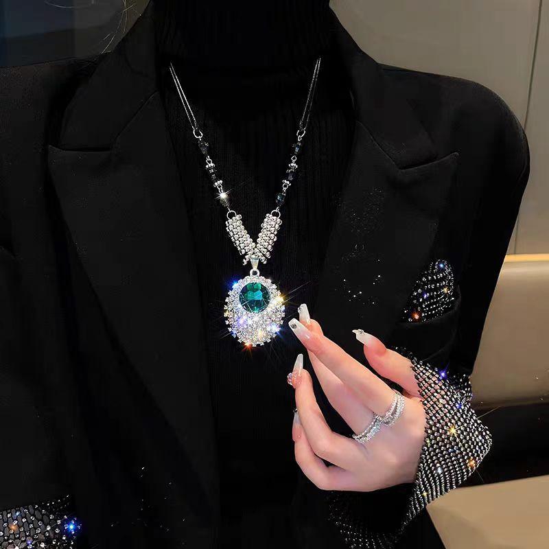 Inlaid Zircon Pendant Necklace for Women, Luxurious High-end Long Haired Clothing Chain, Simple and Fashionable Autumn and Winter Accessory Pendant
