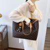 Tote bag summer new trendy high sense fashion large capacity portable shoulder bag niche commuter big bag women