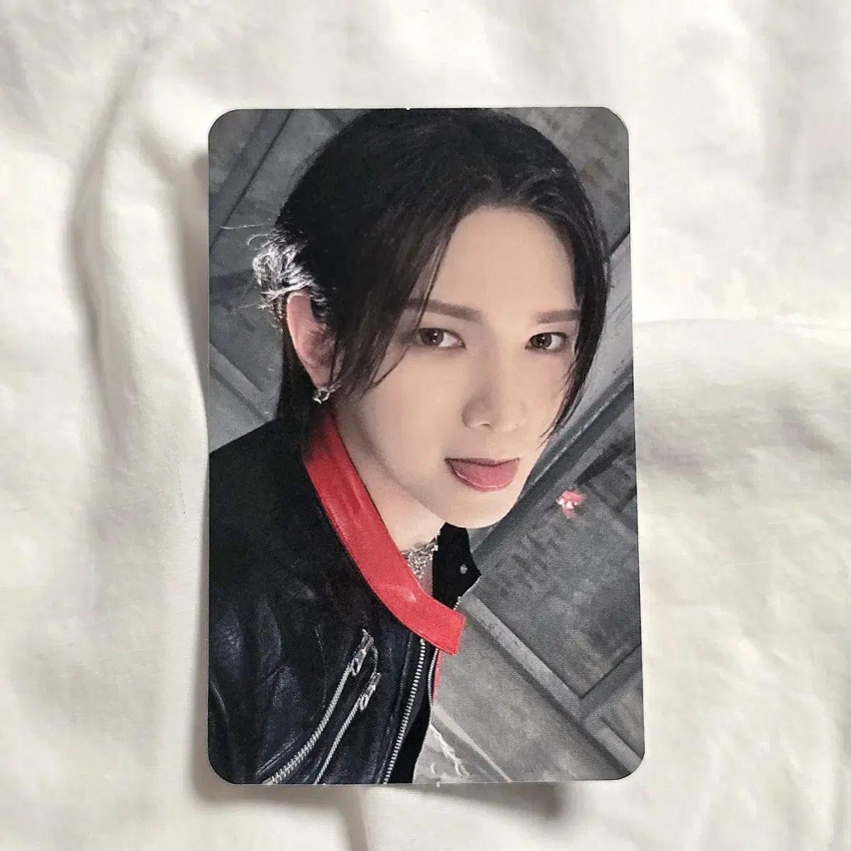 

Ateez Yeosang Pocameron Mini Record Pre-release Unreleased Photocard