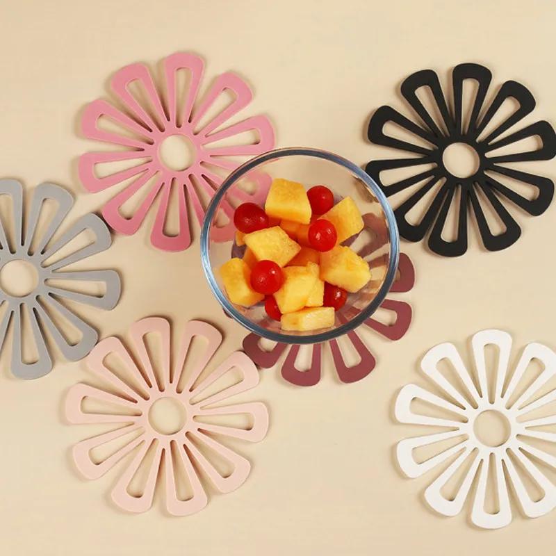 Hollow Out Insulation Pad With Flower Shape Thickened Anti Scald Vegetable Dish Mat Desktop Circular Anti Slip Bowl Mat YLE601
