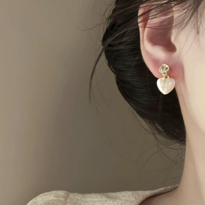 Light Luxury French Retro Zircon Love Stud Earrings Drip Glaze Peach Heart Earrings High-end Niche Design Temperament Ear Jewelry