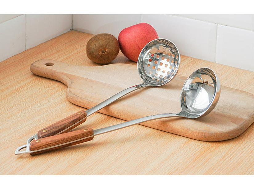 2022 New Wooden Handle Stainless Steel Hot Pot and Slotted Soup Ladle with Laser Logo