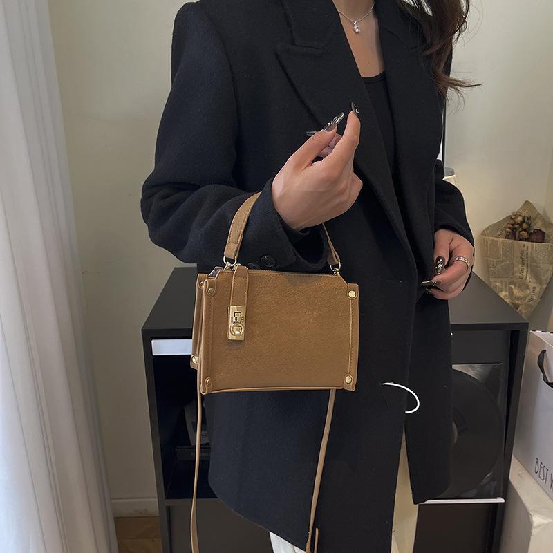 Light luxury high-end bag women's fashion simple shoulder messenger bag niche design commuter handbag