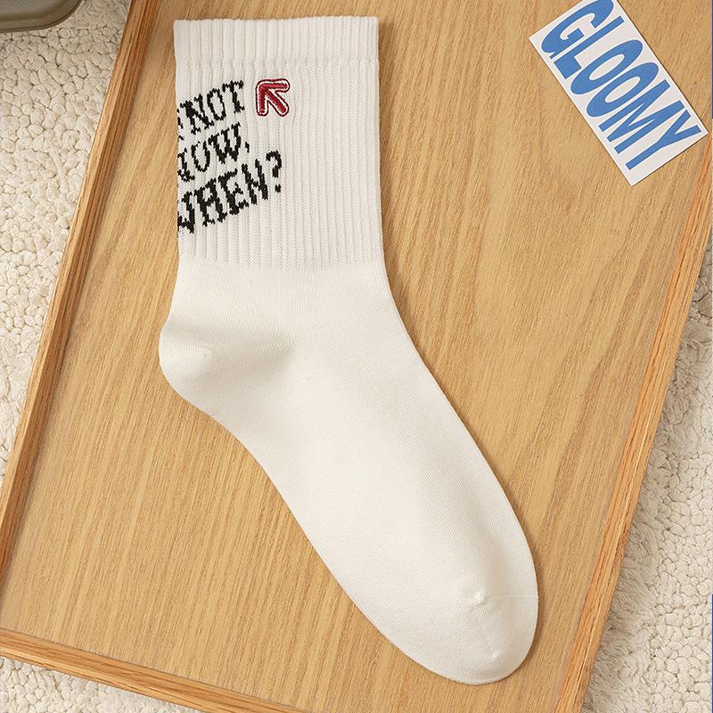 Men's New Autumn Embroidery Arrow Trend Letter Movement Boneless Tube Socks