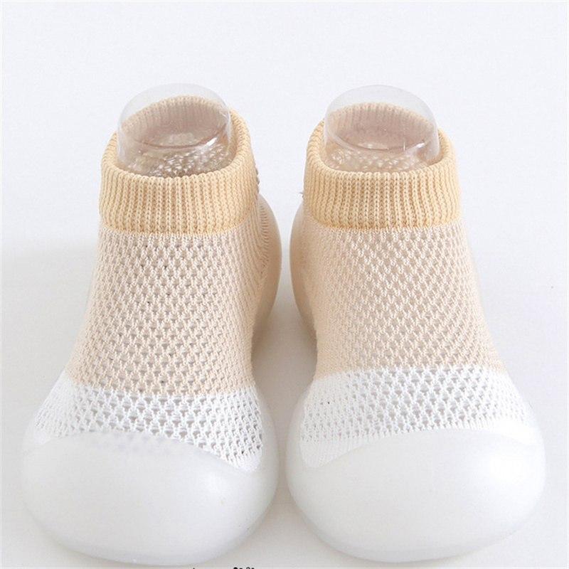 

Симпатичная обувь для малышей с полыми отверстиями. Туфли на мягкой подошве. Детские носки. Нескользящие носки. 15.5cm хаки