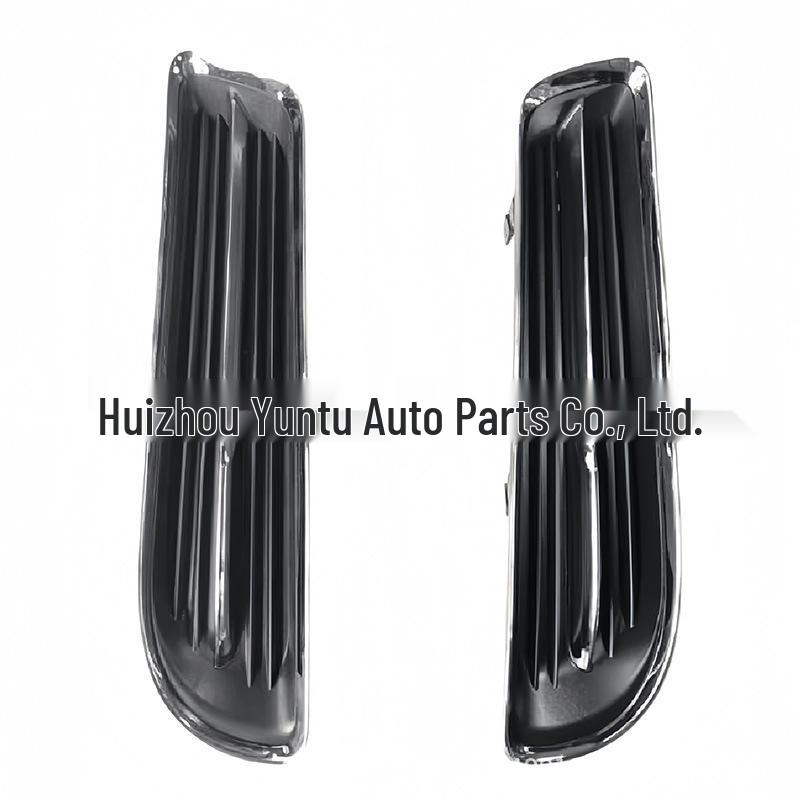 Chrysler 300C Fog Light Bezel Set (Left & Right) for 2005-2010 Models