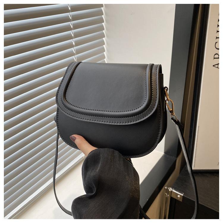 Taška Nová trendy retro sedlová taška, texturovaná messenger taška s nikaovým vzorem, jednoduchá a všestranná dámská taška přes rameno