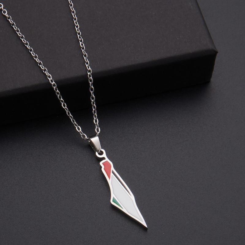 Collar con colgante de mapa de acero inoxidable, titanio y epoxi