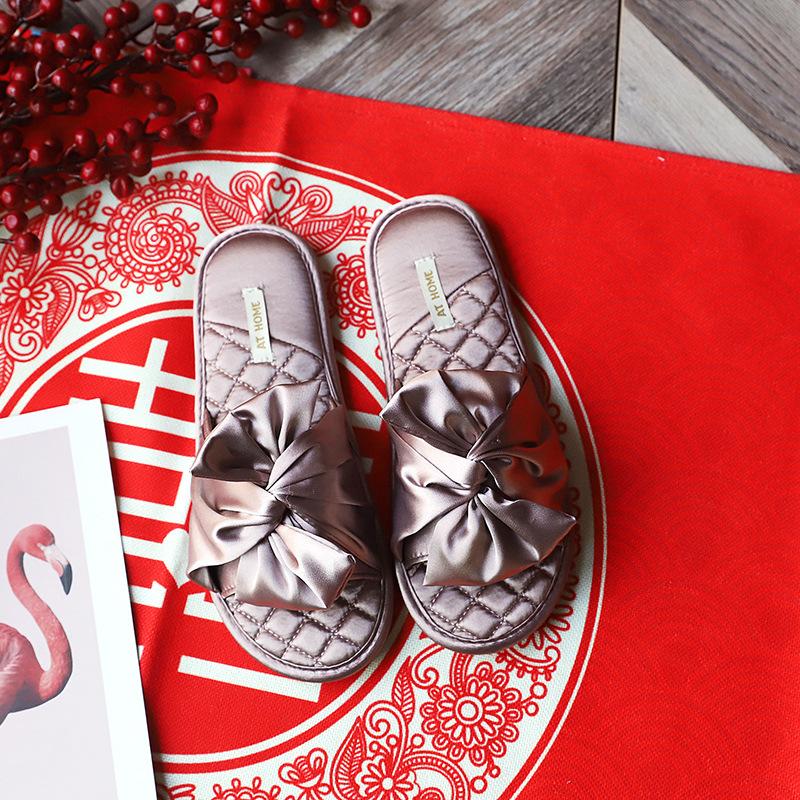 

Свадебные тапочки «Четыре сезона» Пара женских новых весенне-осенних праздничных красных шелковых приданых нескользящих домашних тапочек 40/41 фиолетовый