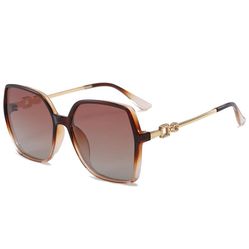 New Fashionable Personalized Large Frame Gradient Sunglasses, UV Resistant Lightweight High-end Driving Sunglasses for Women
